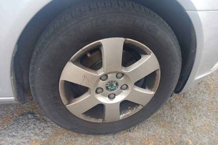 Used Skoda Octavia 2012 1.6L Manual Eado Edition Right Front Wheel Hub