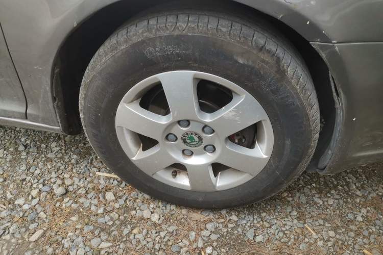 Used Skoda Octavia 2012 1.6L Manual Yijun Edition Right Front Wheel Hub
