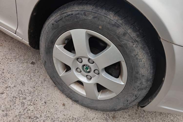 Used Skoda Octavia 2012 1.6L Manual Eado Edition Right Front Wheel Hub