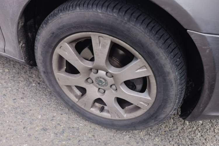 Used Skoda Octavia 2012 2.0L Automatic Yijie Version Right Front Wheel Hub