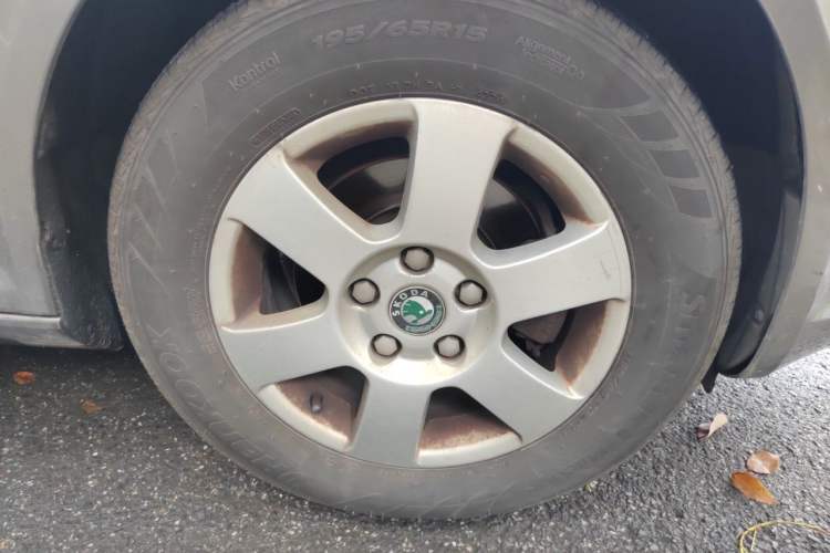 Used Skoda Octavia 2012 1.6L Automatic Yijun Edition Right Front Wheel Hub
