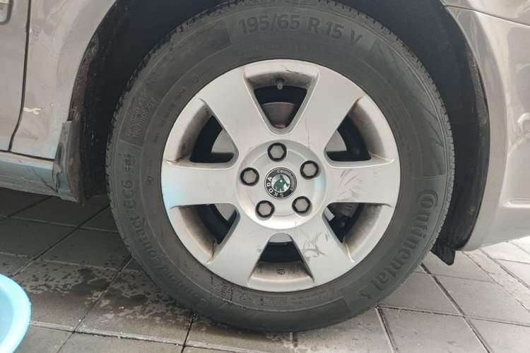 Used Skoda Octavia 2012 1.6L Automatic Yijun Edition Right Front Wheel Hub