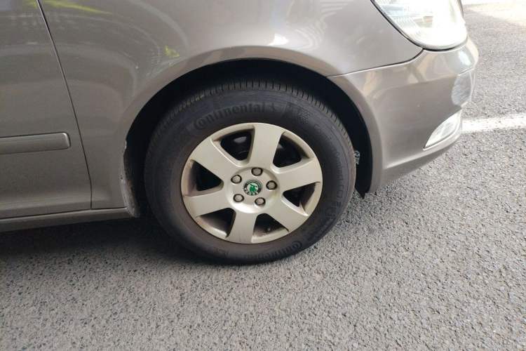 Used Skoda Octavia 2012 1.6L Automatic Yijie Edition Right Front Wheel Hub