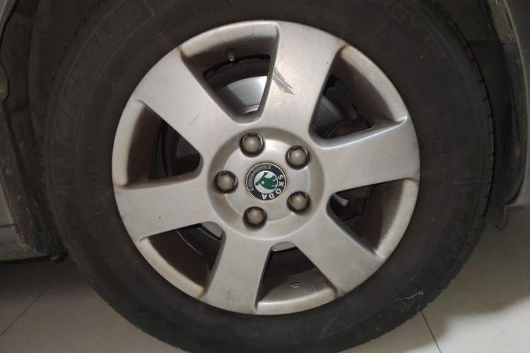 Used Skoda Octavia 2012 1.6L Automatic Yijun Edition Right Front Wheel Hub