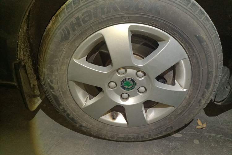 Used Skoda Octavia 2012 1.6L Manual Eado Edition Right Front Wheel Hub