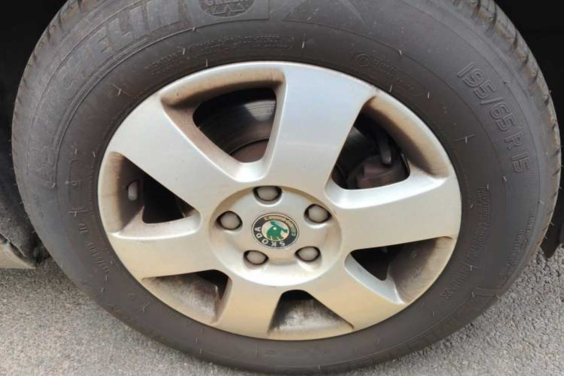 Used Skoda Octavia 2012 1.6L Automatic Yijun Edition Right Front Wheel Hub