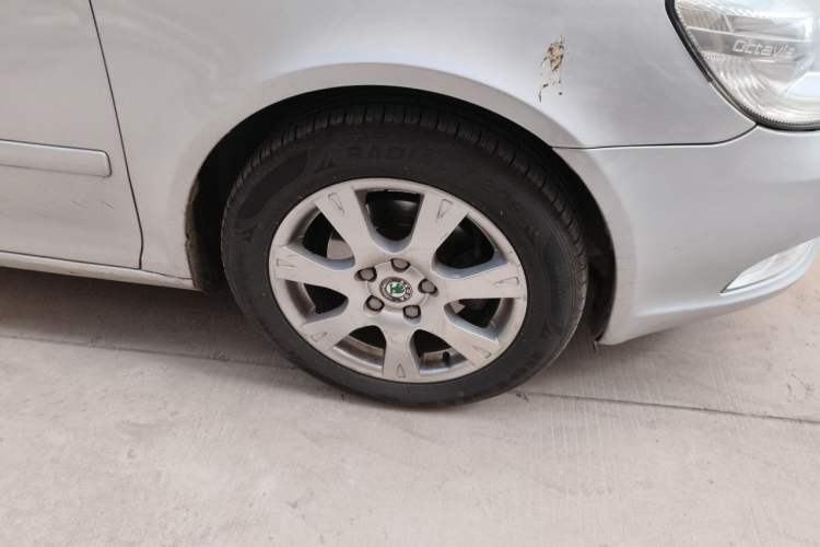 Used Skoda Octavia 2012 2.0L Automatic Yijie Version Right Front Wheel Hub