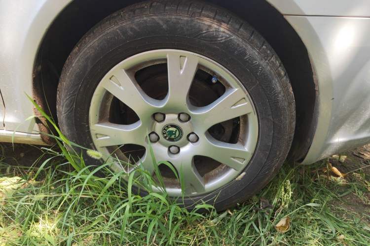 Used Skoda Octavia 2012 2.0L Manual Yijie Version Right Front Wheel Hub