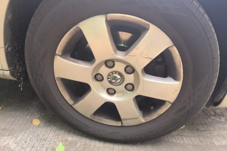 Used Skoda Octavia 2012 1.6L Automatic Yijie Edition Right Front Wheel Hub