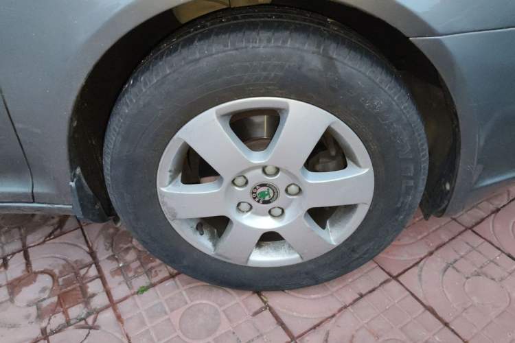 Used Skoda Octavia 2012 1.6L Manual Yijie Edition Right Front Wheel Hub