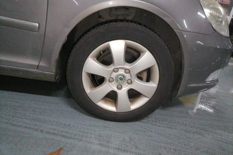 Used Skoda Octavia 2012 1.4TSI DSG Yijun Edition Right Front Wheel Hub