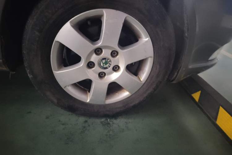 Used Skoda Octavia 2012 1.6L Automatic Yijun Edition Right Front Wheel Hub