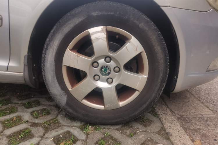 Used Skoda Octavia 2012 1.6L Manual Yijun Edition Right Front Wheel Hub