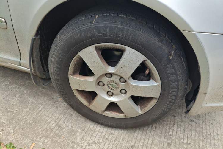 Used Skoda Octavia 2012 1.6L Automatic Yijun Edition Right Front Wheel Hub