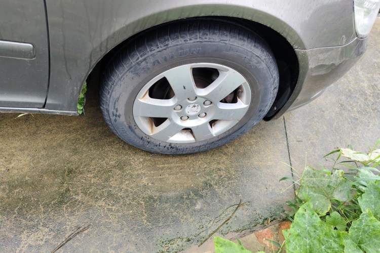 Used Skoda Octavia 2012 1.6L Manual Eado Edition Right Front Wheel Hub