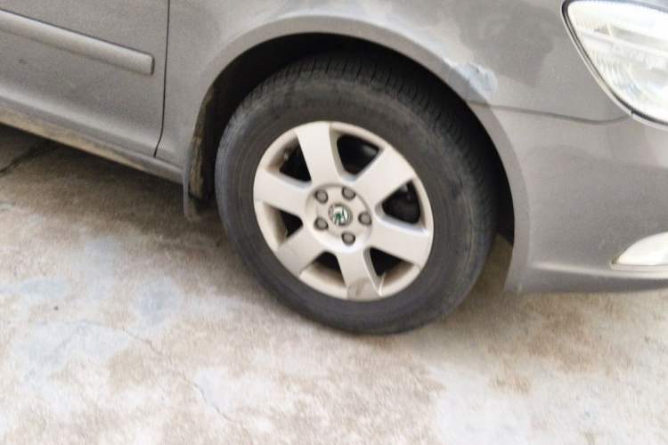 Used Skoda Octavia 2012 1.6L Automatic Yijie Edition Right Front Wheel Hub