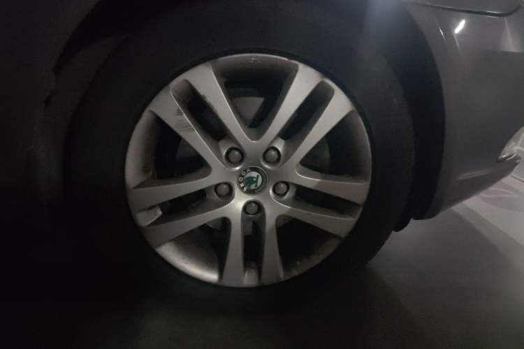 Used Skoda Octavia 2012 1.4TSI Manual - Yijun Edition Right Front Wheel Hub