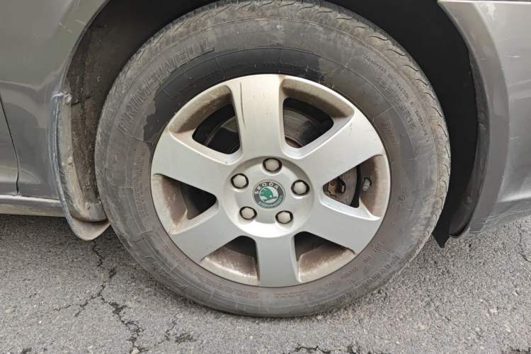 Used Skoda Octavia 2012 1.6L Automatic Yijun Edition Right Front Wheel Hub