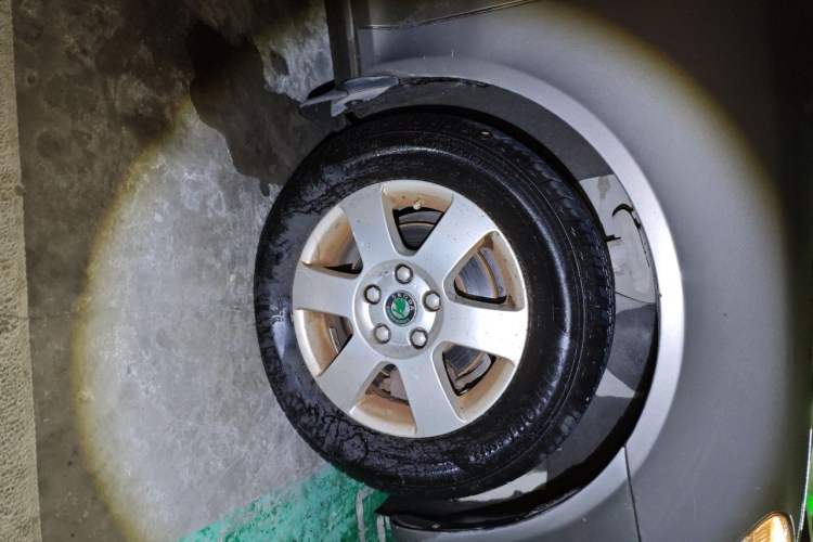 Used Skoda Octavia 2012 1.6L Automatic Yijie Edition Right Front Wheel Hub