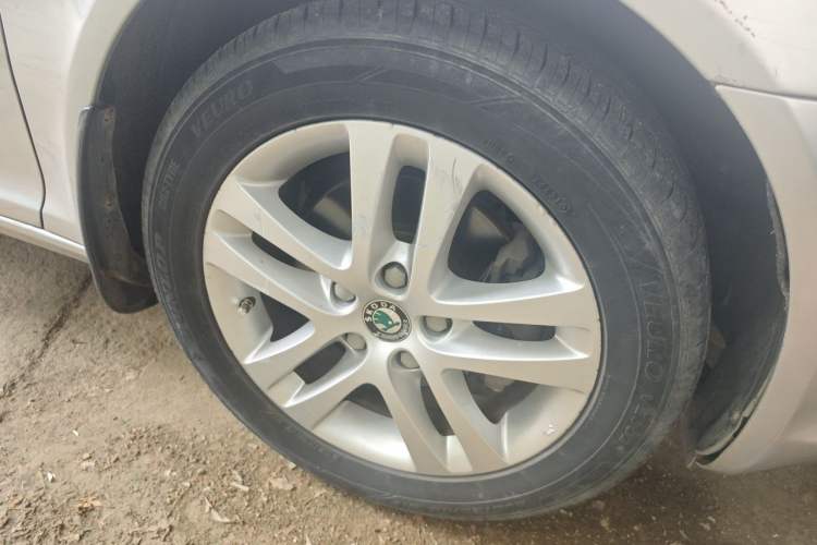 Used Skoda Octavia 2012 1.4TSI DSG Yijun Edition Right Front Wheel Hub