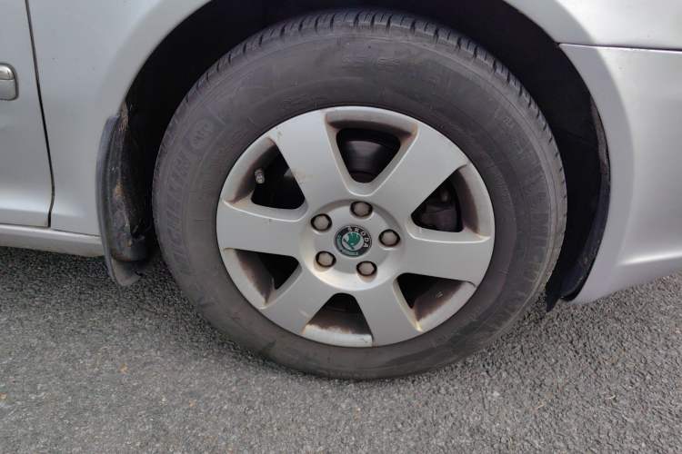 Used Skoda Octavia 2012 1.6L Manual Yijun Edition Right Front Wheel Hub