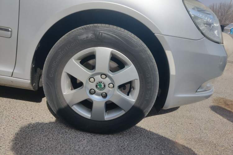 Used Skoda Octavia 2012 1.6L Manual Yijun Edition Right Front Wheel Hub