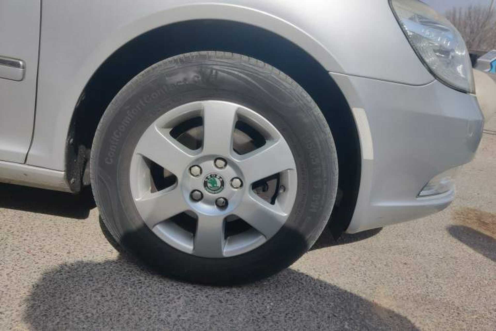 Used Skoda Octavia 2012 1.6L Manual Yijun Edition Right Front Wheel Hub