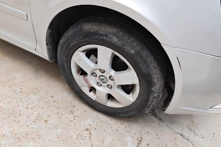 Used Skoda Octavia 2012 1.6L Manual Yijie Edition Right Front Wheel Hub