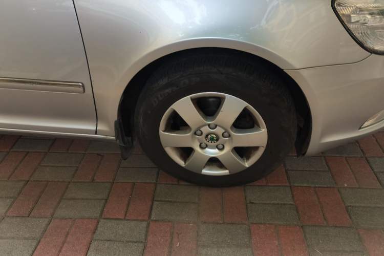 Used Skoda Octavia 2012 1.6L Manual Yijun Edition Right Front Wheel Hub