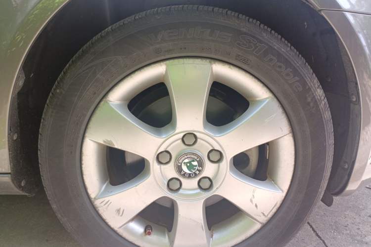 Used Skoda Octavia 2012 1.4TSI DSG Yijun Edition Right Front Wheel Hub