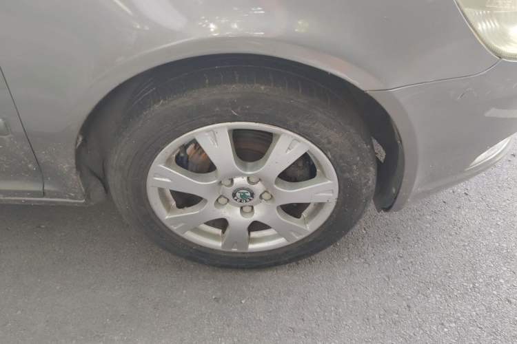 Used Skoda Octavia 2012 2.0L Automatic Yijie Version Right Front Wheel Hub