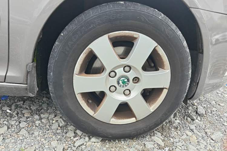 Used Skoda Octavia 2012 1.6L Automatic Yijun Edition Right Front Wheel Hub