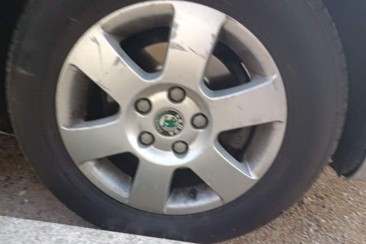 Used Skoda Octavia 2012 1.6L Automatic Yijie Edition Right Front Wheel Hub