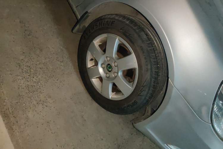 Used Skoda Octavia 2012 1.6L Manual Yijie Edition Right Front Wheel Hub