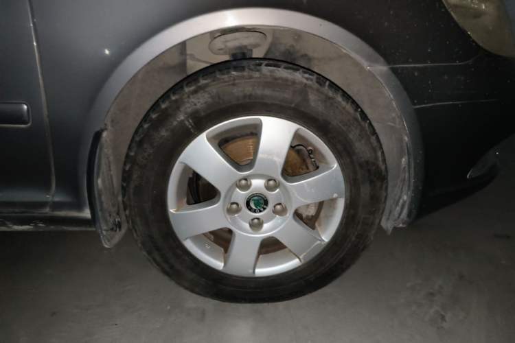 Used Skoda Octavia 2012 1.6L Manual Eado Edition Right Front Wheel Hub