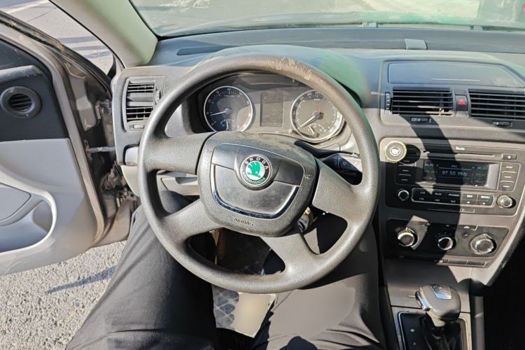 Used Skoda Octavia 2012 1.6L Automatic Yijie Edition Steering Wheel