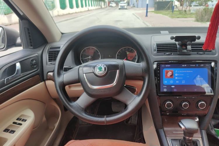 Used Skoda Octavia 2012 1.6L Automatic Yijun Edition Steering Wheel