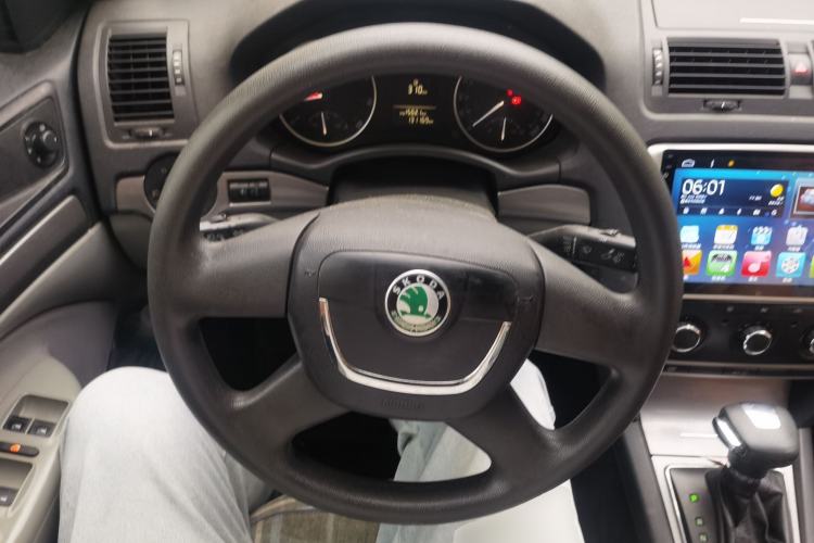 Used Skoda Octavia 2012 1.6L Automatic Yijie Edition Steering Wheel