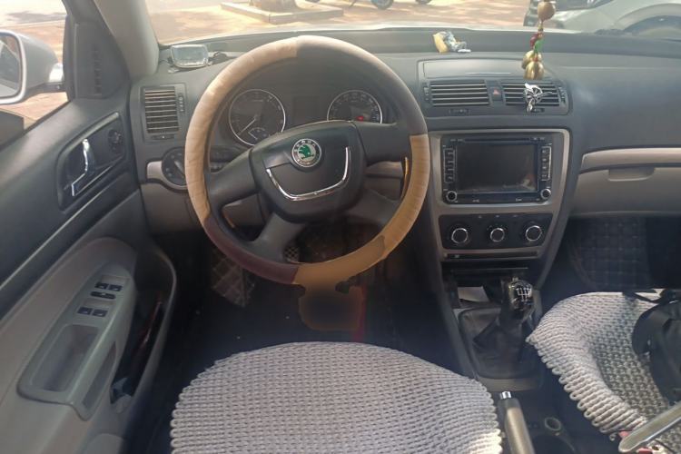 Used Skoda Octavia 2012 1.6L Manual Eado Edition Steering Wheel