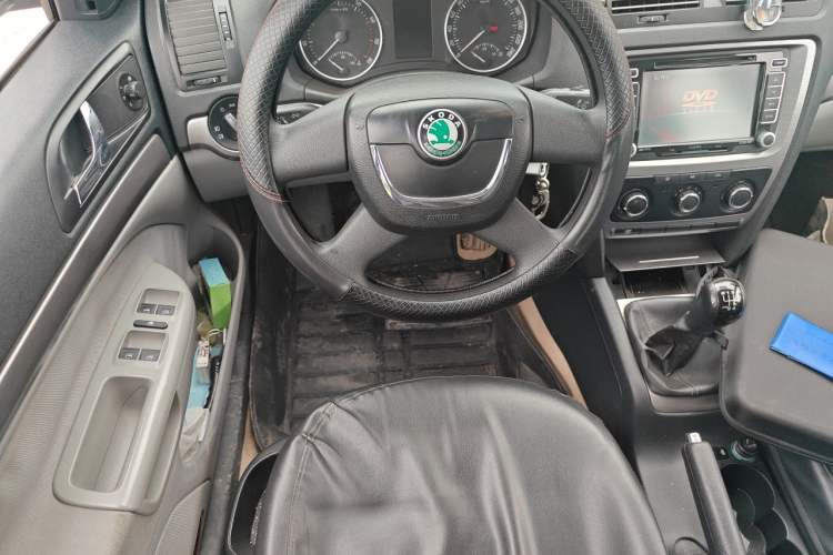 Used Skoda Octavia 2012 1.6L Manual Eado Edition Steering Wheel