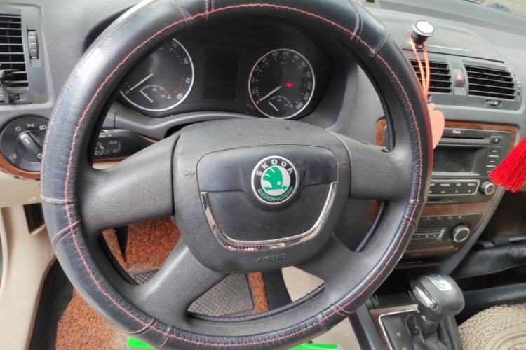Used Skoda Octavia 2012 1.6L Automatic Yijun Edition Steering Wheel