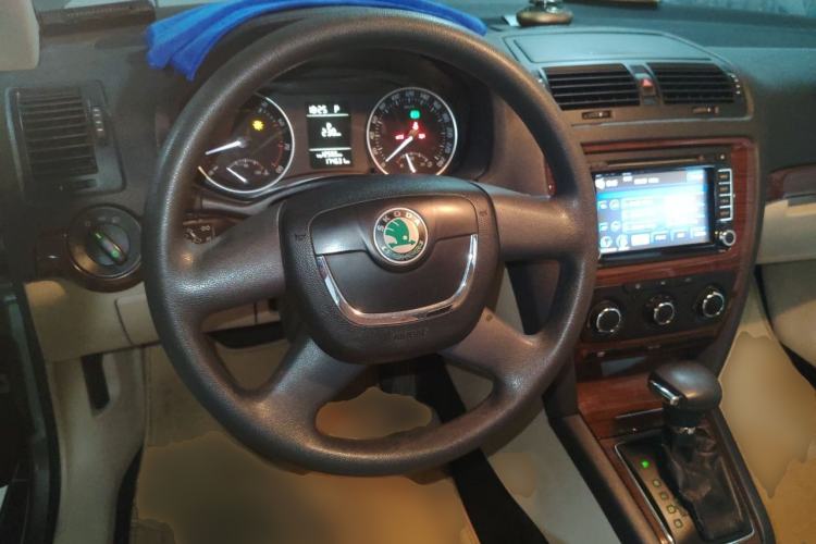 Used Skoda Octavia 2012 1.6L Automatic Yijun Edition Steering Wheel