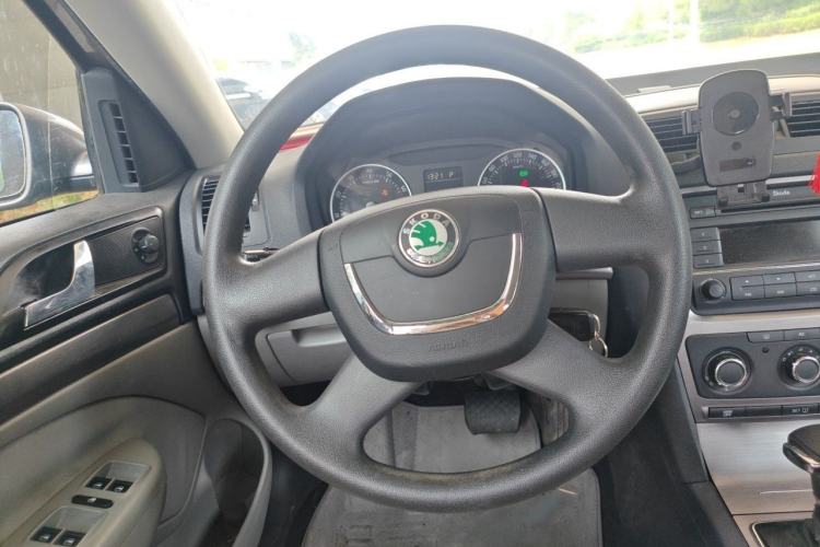 Used Skoda Octavia 2012 1.6L Automatic Yijie Edition Steering Wheel
