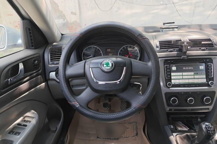 Used Skoda Octavia 2012 2.0L Manual Yijie Version Steering Wheel