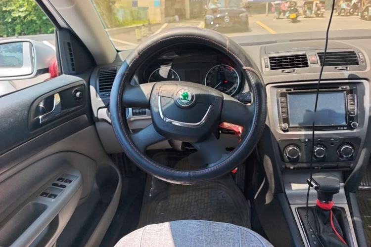 Used Skoda Octavia 2012 1.6L Automatic Yijie Edition Steering Wheel