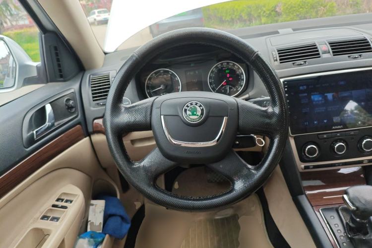 Used Skoda Octavia 2012 1.6L Automatic Yijun Edition Steering Wheel