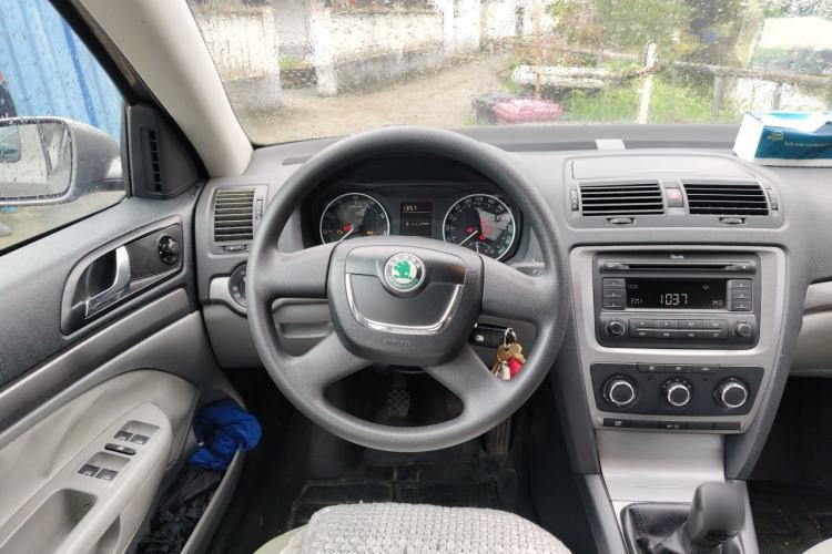 Used Skoda Octavia 2012 1.6L Manual Eado Edition Steering Wheel