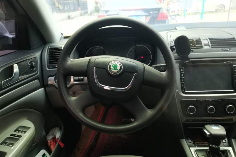 Used Skoda Octavia 2012 1.6L Automatic Yijie Edition Steering Wheel