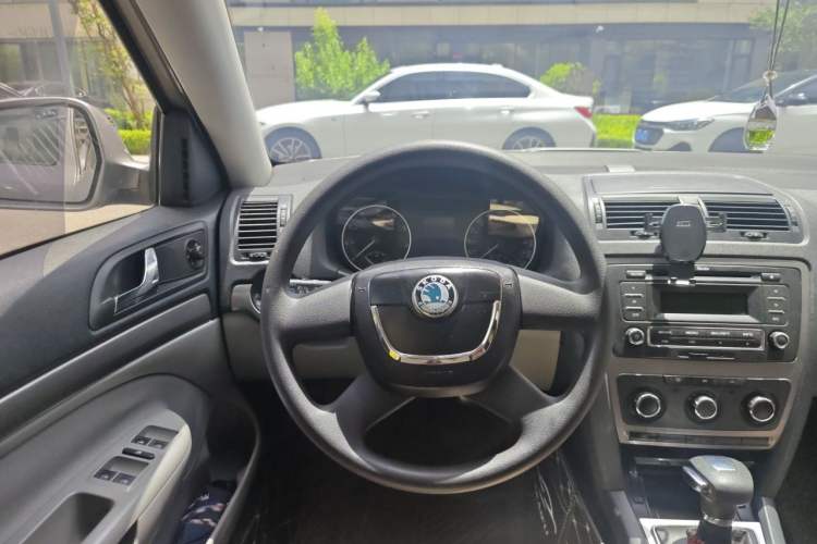 Used Skoda Octavia 2012 1.6L Automatic Yijie Edition Steering Wheel