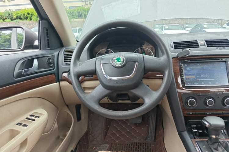 Used Skoda Octavia 2012 1.6L Automatic Yijun Edition Steering Wheel